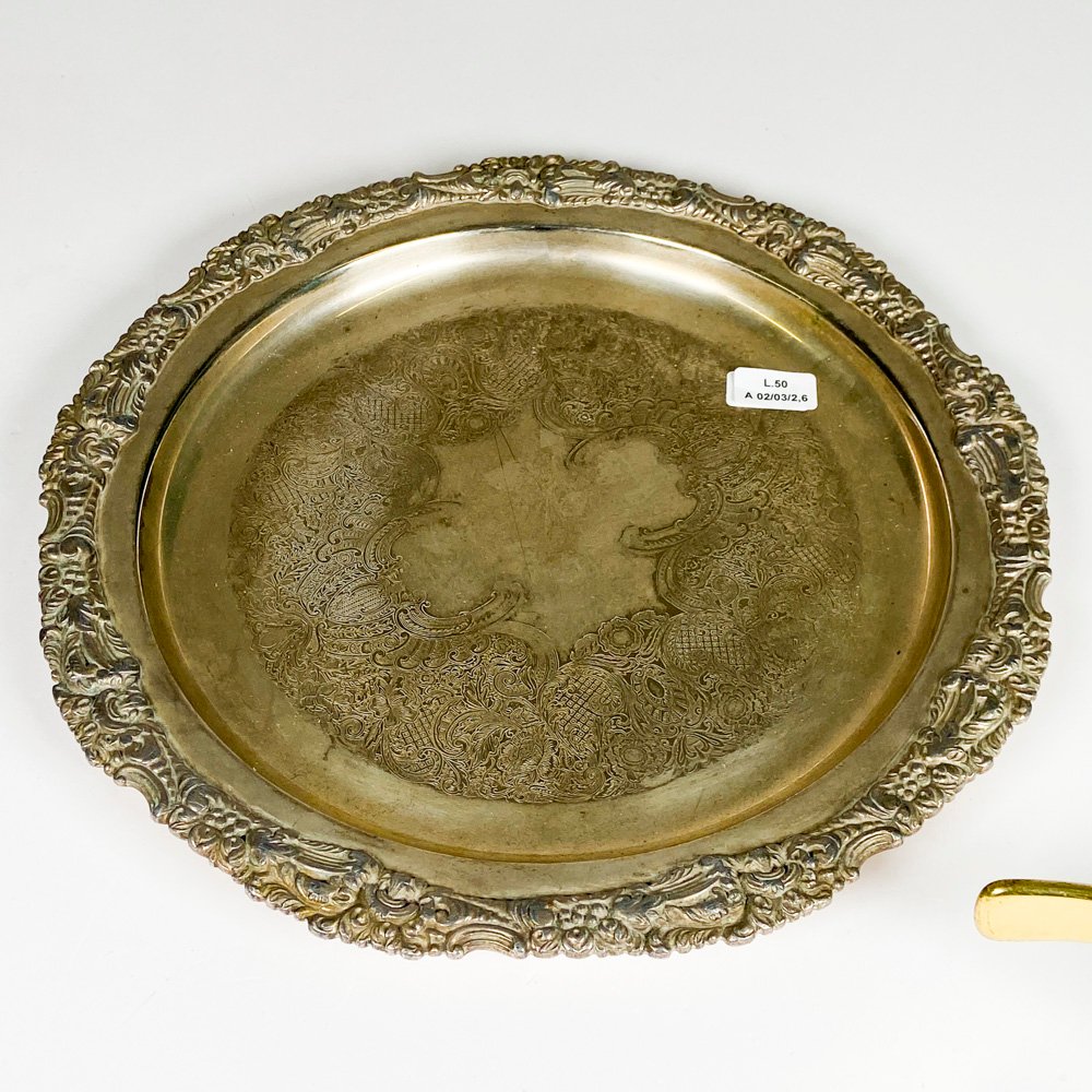 Bandeja de metal y accesorios de bronce - imagen 4