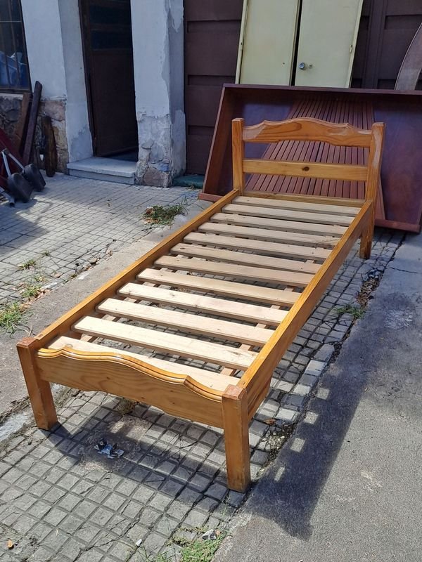 Lote anterior: Cama de madera en muy buenas condiciones