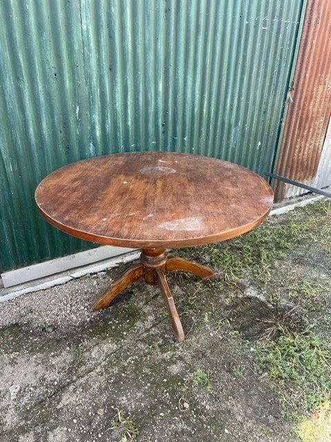 Mesa redonda de madera con diseño clásico - imagen 3