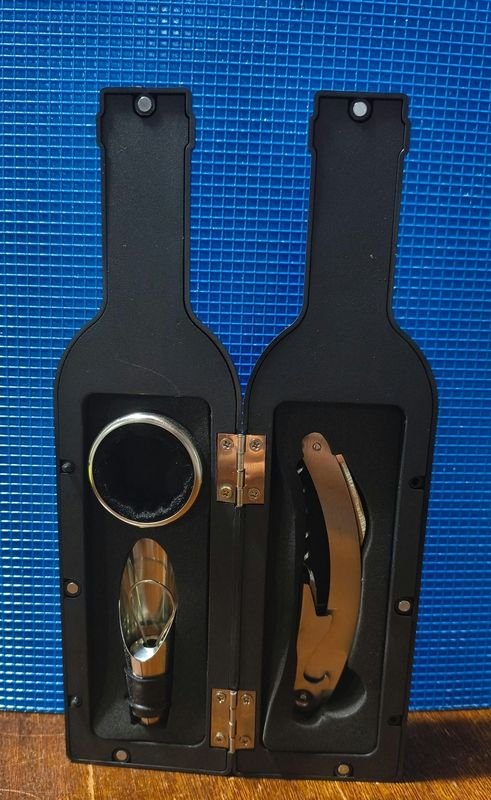 Set de Accesorios para Vino en Estuche de Botella