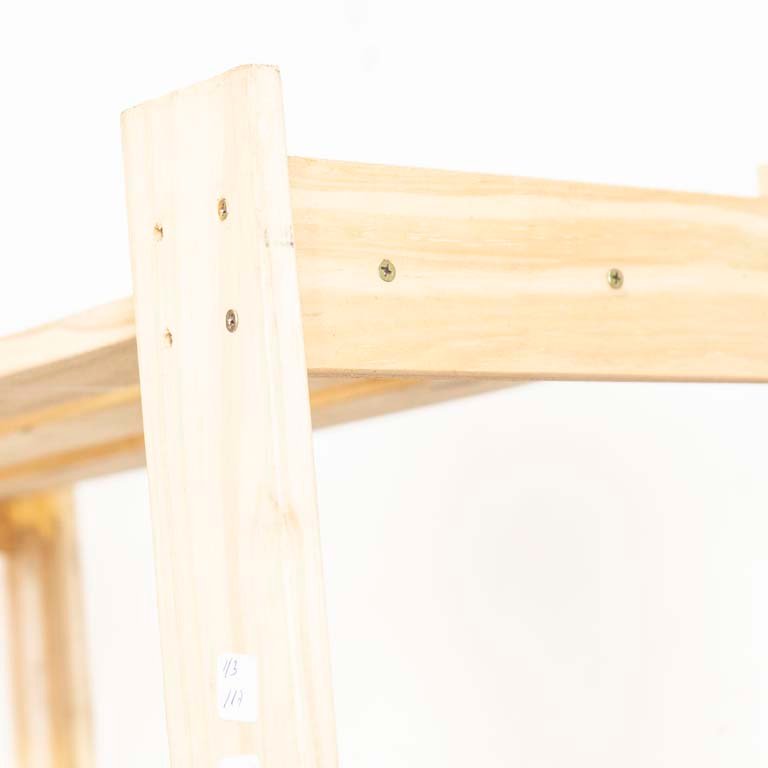 Estante de pino rústico con seis niveles y detalles en la madera - imagen 3