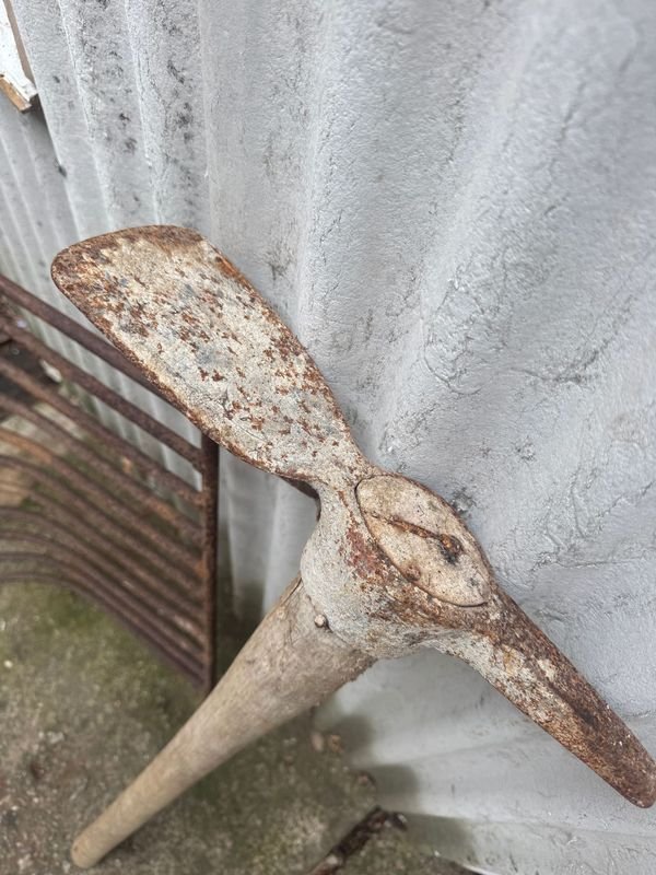 Herramientas antiguas para jardinería y construcción - imagen 3