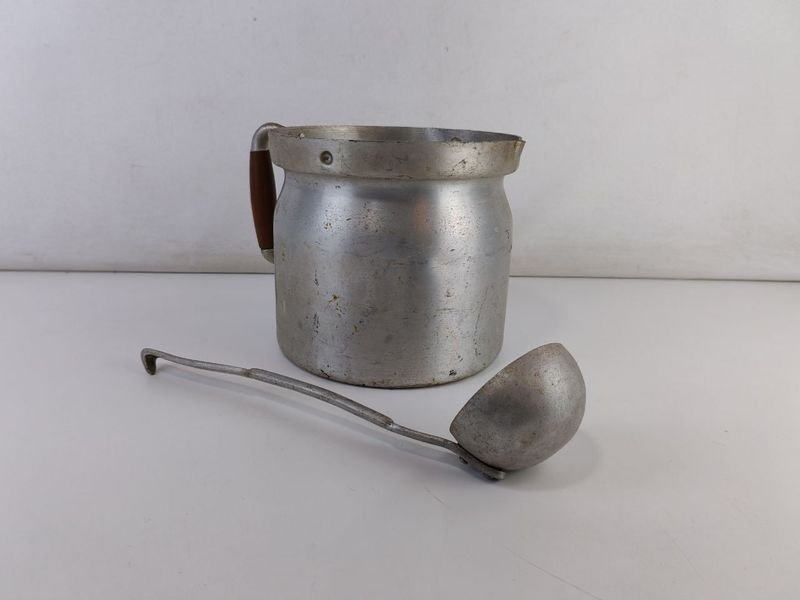 Lote anterior: Hervidor Y Cucharon de Metal con Manija y Cuchara