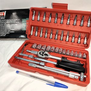 Juego de Dados y Puntas con Llave Cricket, 46 Piezas en Valija Roja - imagen 2