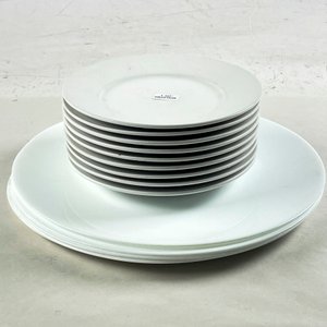 Lote anterior: Juego de 14 Platos para Postre y Fuentes en Vidrio Blanco