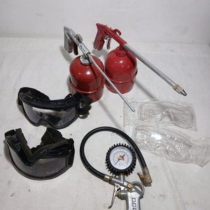 Lote de Accesorios: Pistolas de Lavado, Lentes de Trabajo y Manómetro - imagen 1