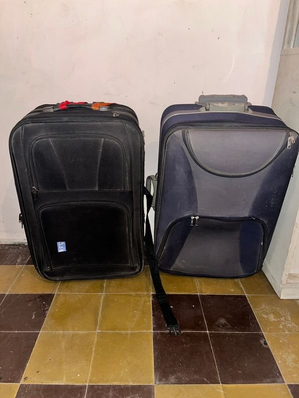 Lote siguiente: 2 VALIJAS DE CARRO