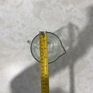 Lote de 4 piezas de vidrio y cristal: jarra, pastelera, florero y caramelera - imagen 23