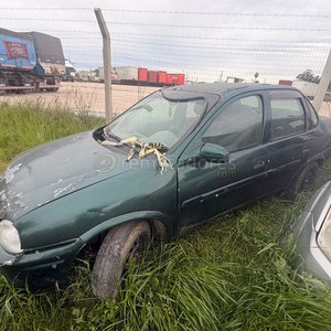 Chevrolet Corsa Sedan Verde - Venta de Vehículo Usado - imagen 1