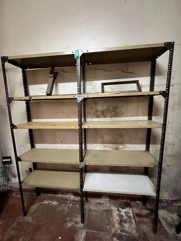 Lote siguiente: Unidad de Almacenamiento Metálica con Múltiples Módulos