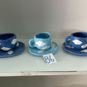 Set de 3 Tazas de Cerámica con Platillos, Diseño de Nubes - imagen 2