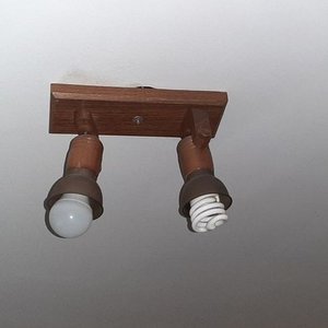 Lote siguiente: Aplique de Madera con Dos Luces
