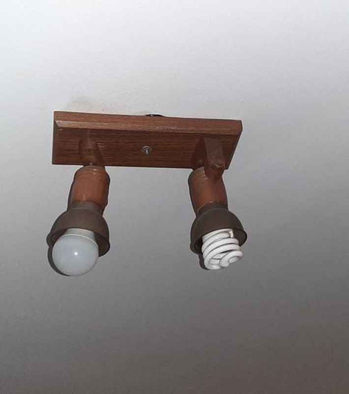 Aplique de Madera con Dos Luces