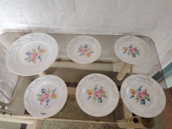 Seis Platos Decorados con Flores y Bordes Dorados - imagen 1