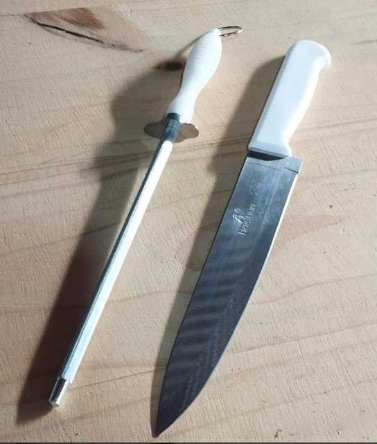 Cuchilla de Cocina y Chaira con Mangos Blancos
