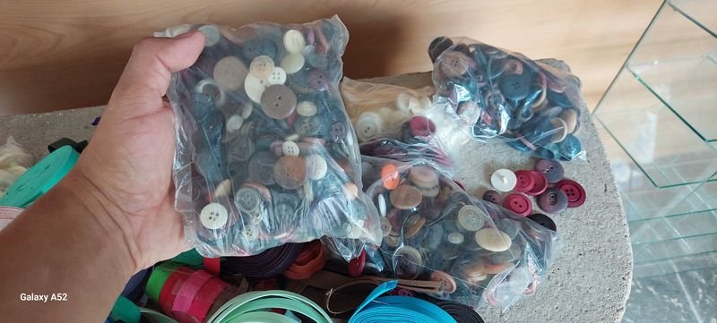 Lote de cintas y botones variados - imagen 5