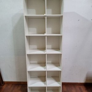 Lote siguiente: Estantería de Pie Blanca Modular con Múltiples Cubos