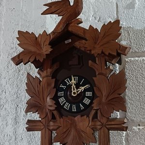 Reloj de Cucú Antiguo Alemán con Cadena y Piñas - imagen 4