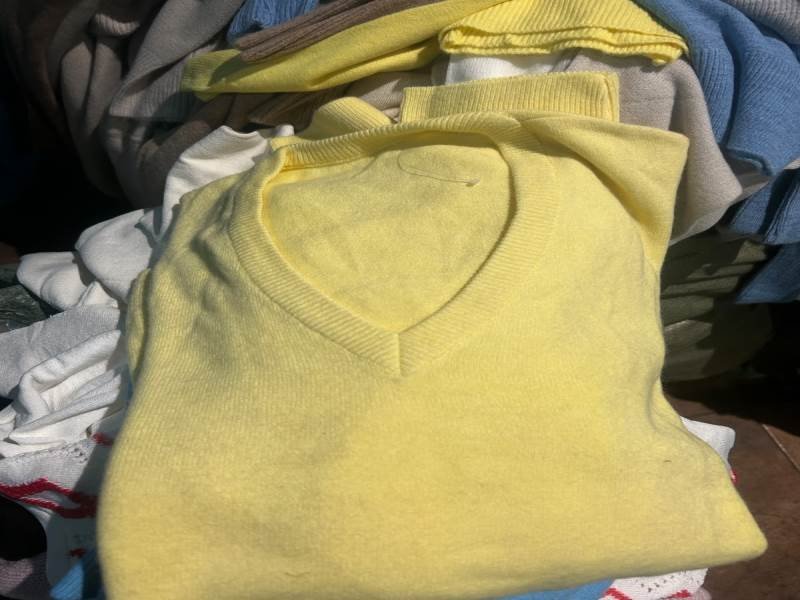 Buzos de Dama Amarillos sin Marca