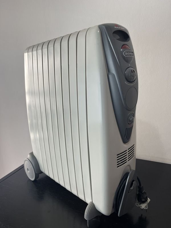 Lote siguiente: Radiador de aceite Delonghi 9 paneles con ruedas