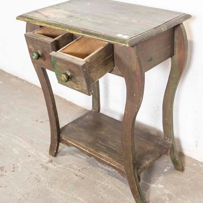 Mesa de arrimo con detalles y estante - imagen 3