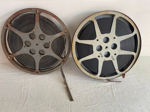 Dos Carreteles de Película Cinematográfica con Estuche Metálico - imagen 1