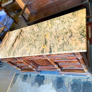 Mueble de madera tallada con tapa de mármol y banco antiguo - imagen 4
