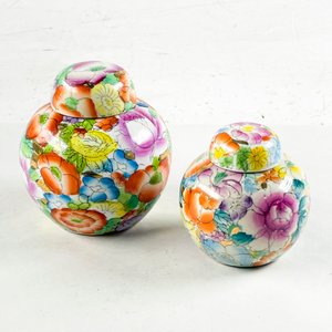 Lote siguiente: Par de potiche en porcelana italiana floral de 9 y 12 cm