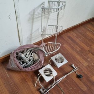 Lote Variado de Accesorios de Baño: Estante Esquinero, Extractores y Grifería - imagen 4
