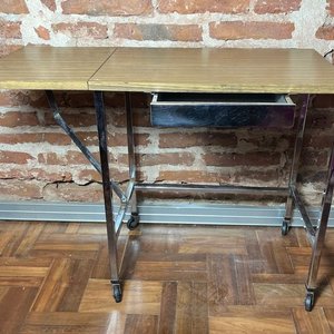 Mesa Auxiliar Extensible con Ruedas y Cajón - imagen 3