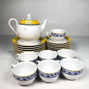Lote anterior: Juego de Vajilla de Porcelana Blanca, Azul y Amarilla: Tetera, Platos de Postre, Tazas y Platillos