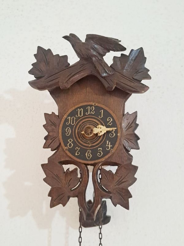 Reloj de Pared Antiguo con Mecanismo de Cucú y Pendulo - imagen 2