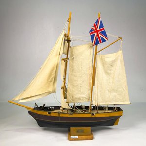Maqueta de Barco a Vela "Kelly" Británico en Madera - 40 x 50 cm - imagen 1