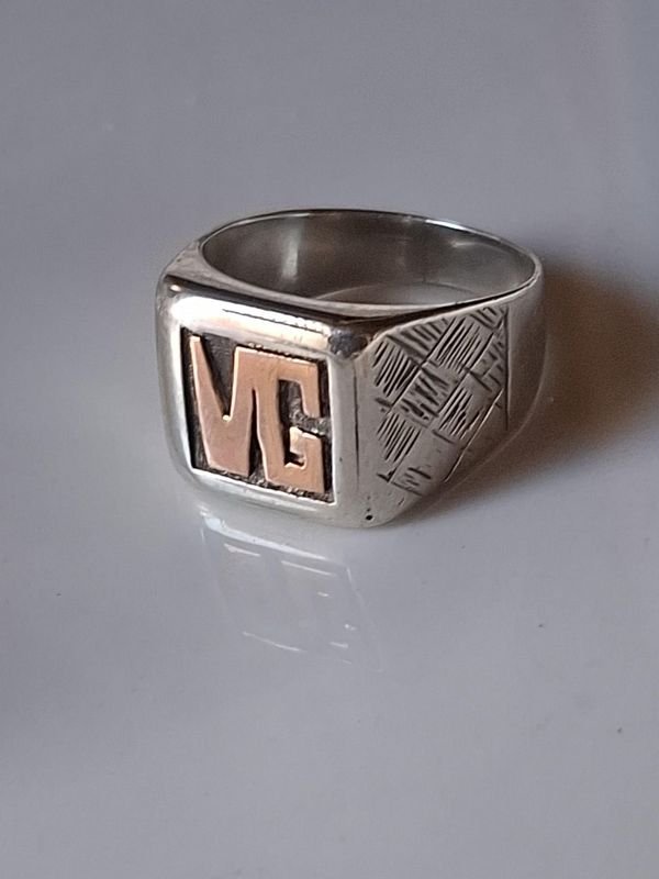 Anillo de plata y oro con iniciales - imagen 2