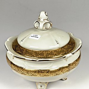Bombonera de Porcelana Bavaria con Tapa y Detalles Dorados - imagen 2