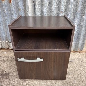 Lote anterior: Mesa de Luz Moderna con Cajón y Estante