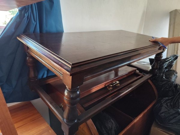 FINA MESA RATONA DE ESTILO PATAS TORNEADAS