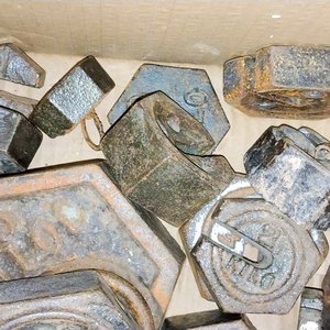 Lote de 21 Pesas para Balanza de Hierro Fundido - imagen 5