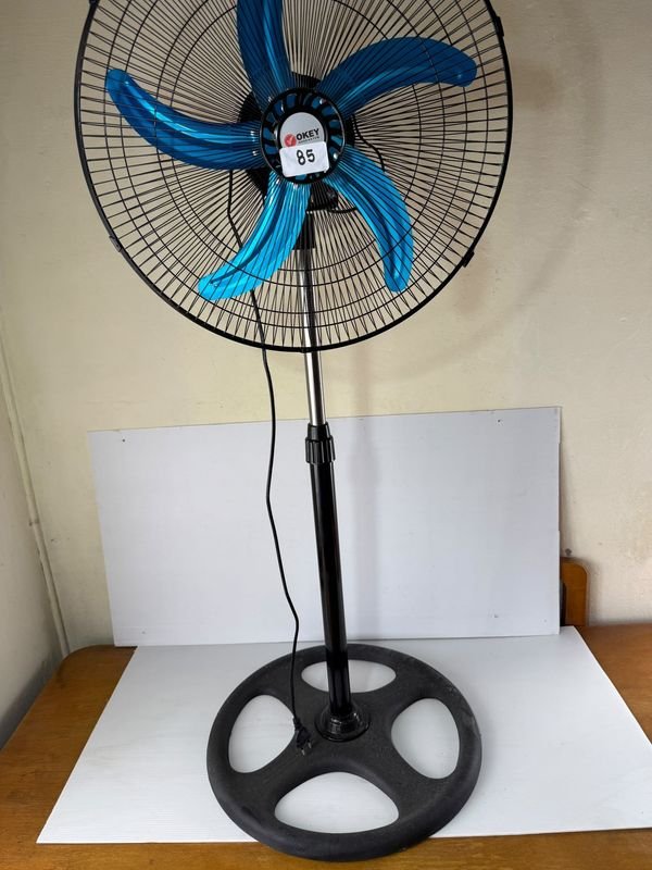 Ventilador de Pie Okey con Base Redonda y 3 Velocidades