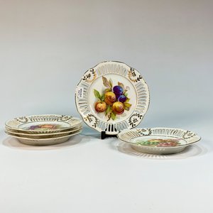 Lote siguiente: Conjunto de 5 Platos para Postre Blancos con Decoración de Frutas y Guarda Calada