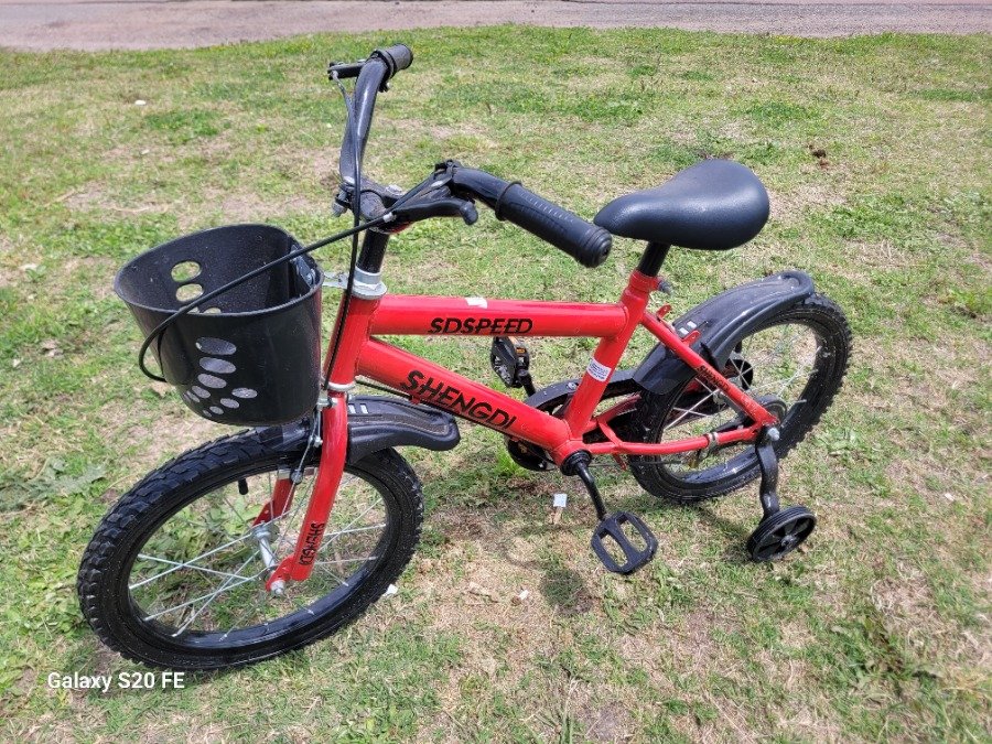 Bicicleta Infantil Roja con Canasto y Rueditas de Apoyo