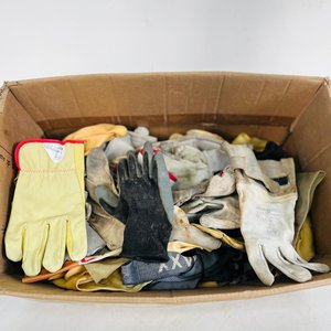 Lote siguiente: Lote de 29 Pares de Guantes de Cuero Usados