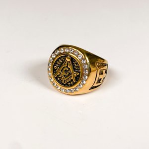 Anillo Caballero Masón Dorado con Circones y Estuche - imagen 2