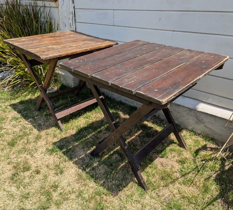 Tres mesas plegables de madera con una falta - imagen 4