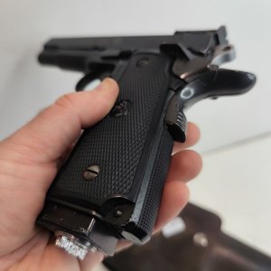 Réplica Colt 1911 CO2 con Funda de Cuero - imagen 4