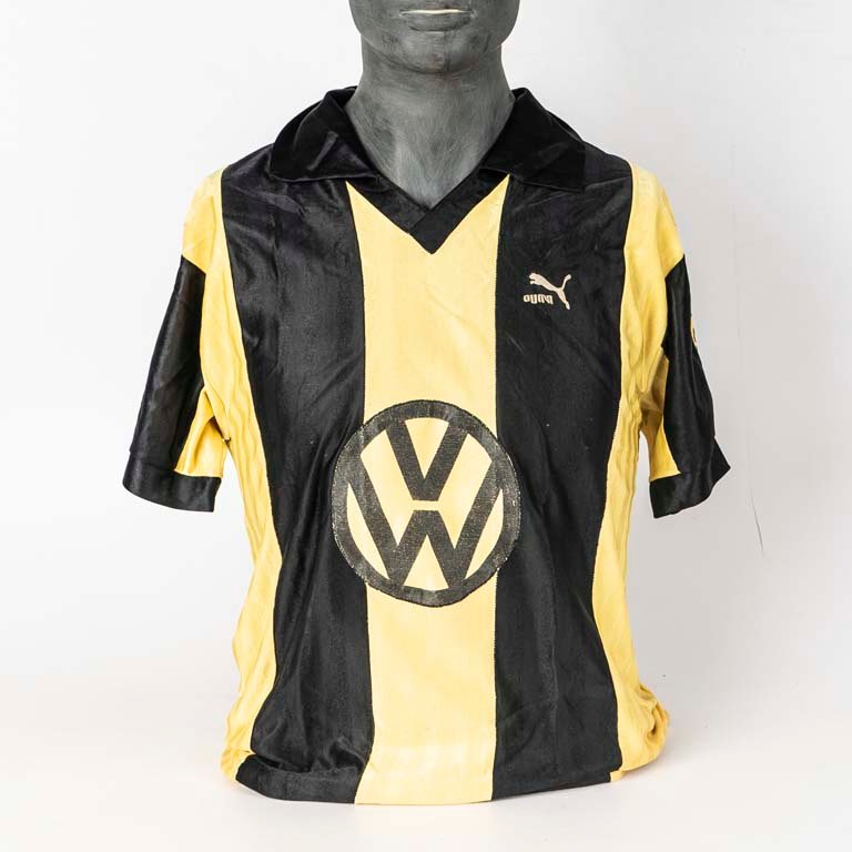 Lote siguiente: Camiseta de Peñarol de utiliería marca PUMA N°9 modelo del año 1988