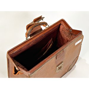 Maletín Médico Vintage de Cuero Marrón con Detalles - imagen 4
