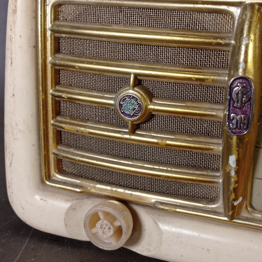 Antigua radio GELOSO 319, con pequeña rotura en la parte de atrás - imagen 3