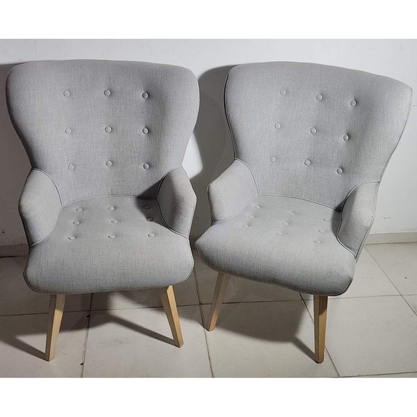 Par de Butacas Estilo Bergere Tapizado Gris Capitoné