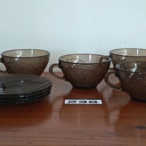 Lote anterior: Juego de Té Vidrio Ahumado con Diseño de Hojas - 6 Tazas y 4 Platillos